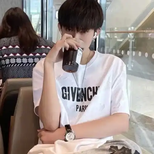 臭宝该换头像了