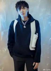 吴亦凡时尚穿搭集锦造型百变的时尚凡在线索命