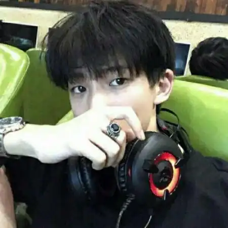 霸气头像男生,超拽的神情一看就是牛气