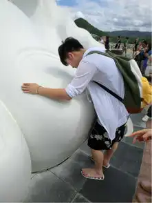 一男带二女游三亚,为何闺蜜比我还高兴啊老公是我的,不是你的