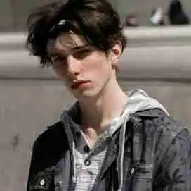 想问一下,这个小哥哥是谁