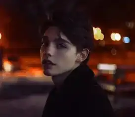 太用力,理所当然地,短暂得到又迅速失去少女