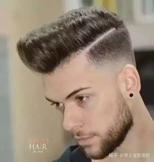 周围剃光头顶留长发型勇敢露出额头,用印堂发射雄性荷尔蒙夏天直男发型就这么剪...