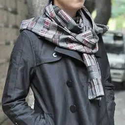 男生穿黑色衣服配什么颜色的围巾好看