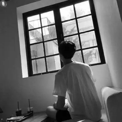 qq头像男生伤感帅气黑白,只有一颗虚伪的心了