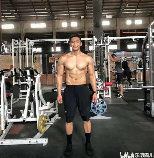 男孩到男人的蜕变阳光型男练就一身精壮肌肉,男友力爆棚