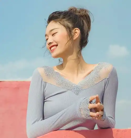 穿上性感又保暖的秋衣秋裤,撩人的姿势已摆好,男女款都有钛空舱