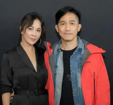 55岁的刘嘉玲,59岁的梁朝伟两人有了一双儿女,儿子13岁女儿1岁