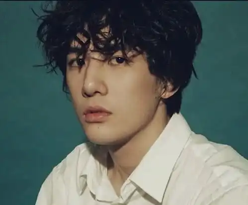 梦回十三爷凭颜值上热搜,万人跪求男主信息,背景不输李兰迪