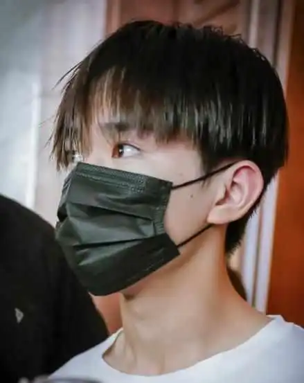 男明星们湿发造型,蔡徐坤反差萌,张艺兴诱惑满满