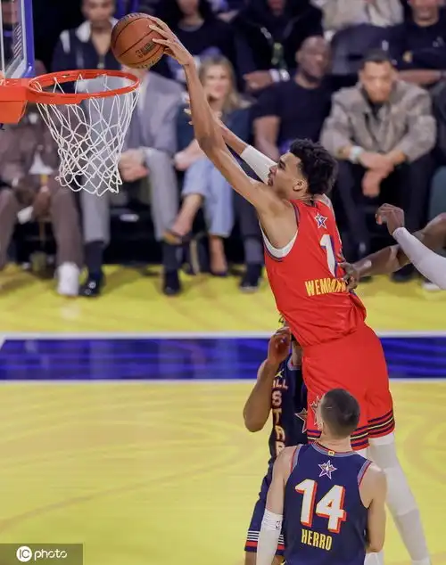 全明星og队夺冠库里霸气庆祝超远三分