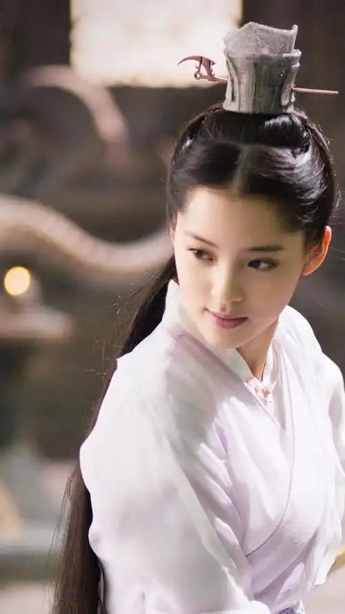 欧阳娜娜首次挑战古装白衣飘飘清逸如仙,她与王源也太养眼了吧