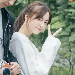 求下面这张图后面那个男模特主视角的图