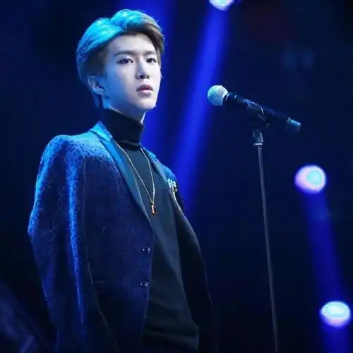 范丞丞火了,但他还是活在她的背景下