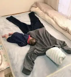 王嘉尔套路萌娃,黄景瑜佛系带娃,男人带起孩子来真是大写的笑cry