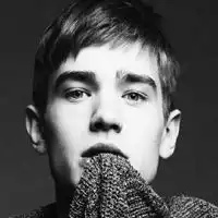 高大性感的欧美男生头像因为有你我的生活从此没那么单调男生头