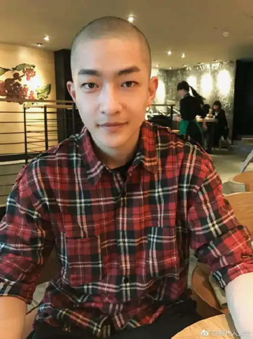 流浪地球90后主演屈楚萧演技褒贬不一