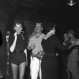 你身上层层叠叠的黑色,是怎样一步步统治时尚的