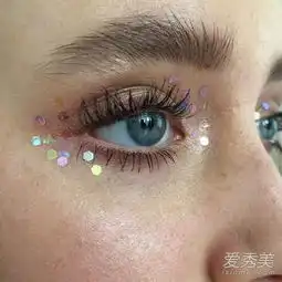 2017流行彩妆贴上闪亮雀斑似精灵