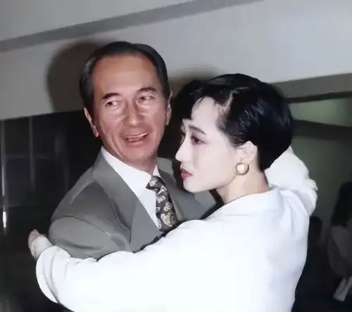 何超莲窦骁一场婚礼,让赌王家族过往故事再上热搜,这热度很离谱