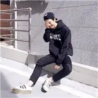 个性男生全身长腿头像放眼望去都是长腿欧巴