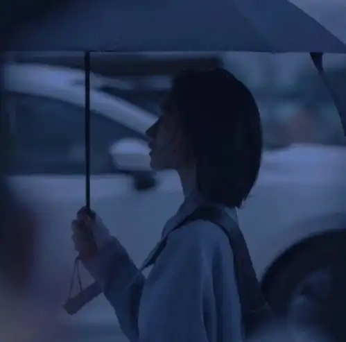 一眼就爱上的女生头像其实我动心了但赶路要紧我没有说.