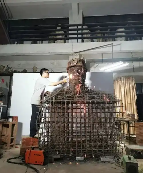 创意十足广州一男生用1400斤钢筋铸雕塑致敬父亲,被感动到了