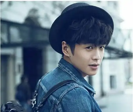 33岁张若昀成娱乐圈清流,1人撑起大男主文,万人催更新剧