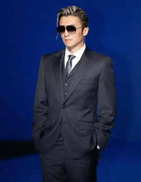 谢霆锋以新造型出席冒险之夜