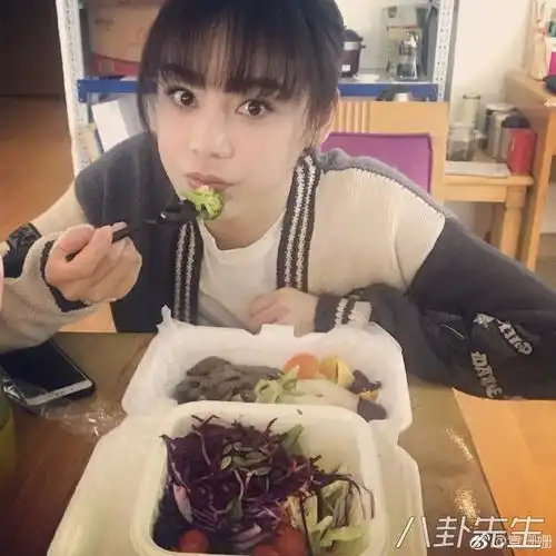 林允眼窝凹陷杨紫片场休克这些女明星为减肥真不要命了