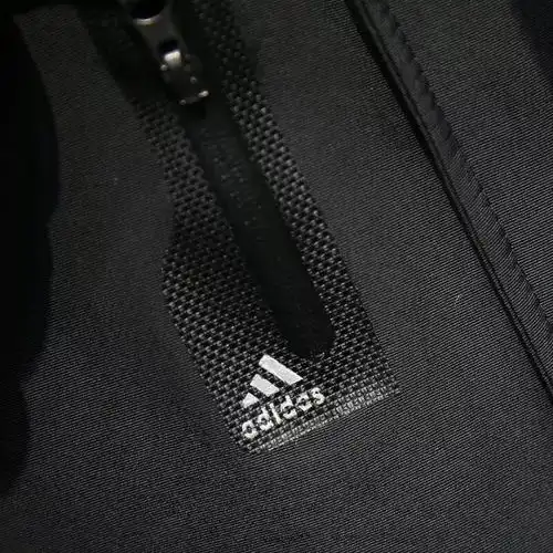 型格与温暖兼而得之暗黑简约风男士秋冬中长款棉服派克外套