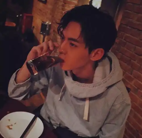 深夜美色微博上有哪些值得关注的帅气小哥哥