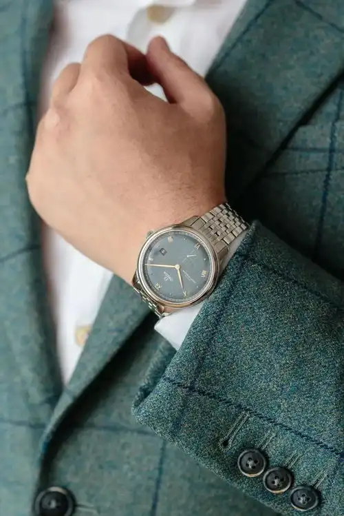 2024年,为什么男人流行戴小表腕表尺寸变化也有玄学