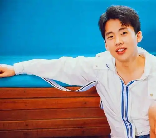 23岁郭麒麟童年照片首次曝光作家嘲讽学历,要逐出德云社相声圈