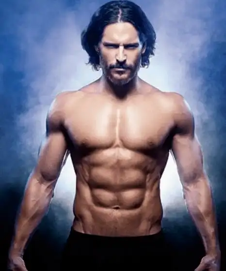 她17岁一脱成名,43岁再嫁肌肉猛男,年入3个亿网友这样的女人,最致命sofia