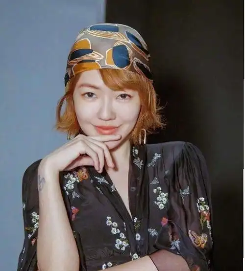 小s大女儿太有范,13岁拍摄写真照,高级厌世脸像极了她妈妈