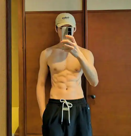 龚俊肌肉没想到你是这样的龚俊,这肌肉一看就知道,平时肯定没少撸铁