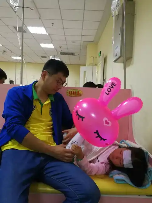 3岁娃早上好好的,晚上40烧抽了儿科门诊被挤爆仅妇儿医院1天就700多人