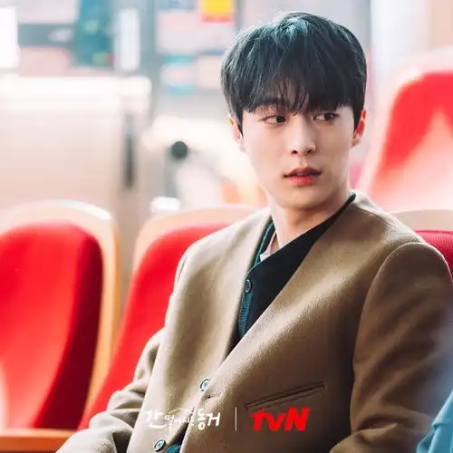 演技好颜值高的韩剧新人无法抗拒的他男2撞脸朴宝剑,网看好灭亡少女神这位