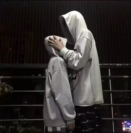 不像情头的情侣头像,大号发给我,我跟第二个小号用情头