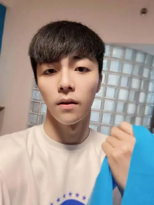 奶香小狗勾自拍格外诱人农农素颜无差颜值超能打