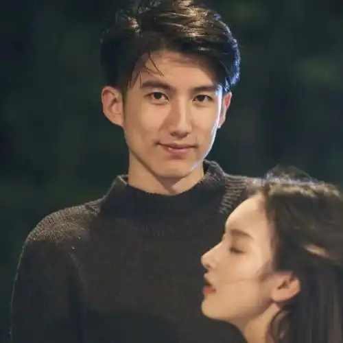 真人情头有的人在黑暗里给自己折了一只船,将自己摆渡到对岸