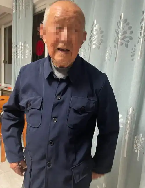 男人到了六七十岁,建议别穿这4种老头装,显老土气还很油腻