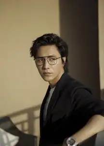 陈坤剪短发后首次出席活动,新造型文艺又绅士