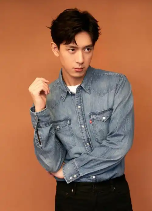 肖战李现是谁看春晚,记得将这条认脸科普贴转给爸妈