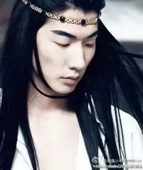 男星都爱扮女相你造吗金秀贤带上假发千颂伊附体