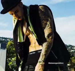 比伯变身肌肉型男裸身秀出健硕身材8169022