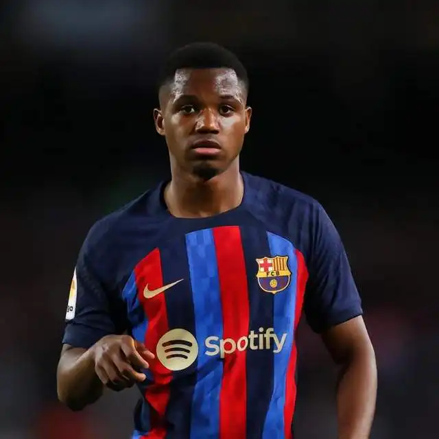 接过梅西10号之人,如今无球可踢伤仲永失败,亚马尔要小心