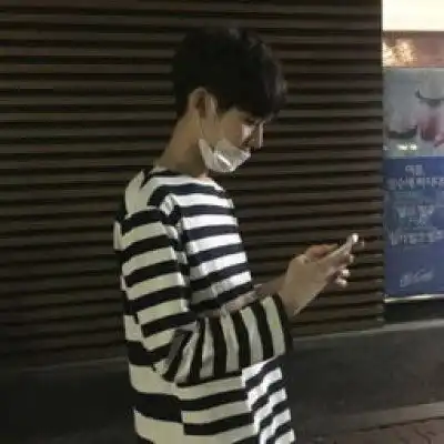 头像男伤感真人男生头像伤感孤独