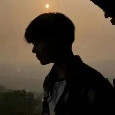 伤感男头终究还是错付了青春